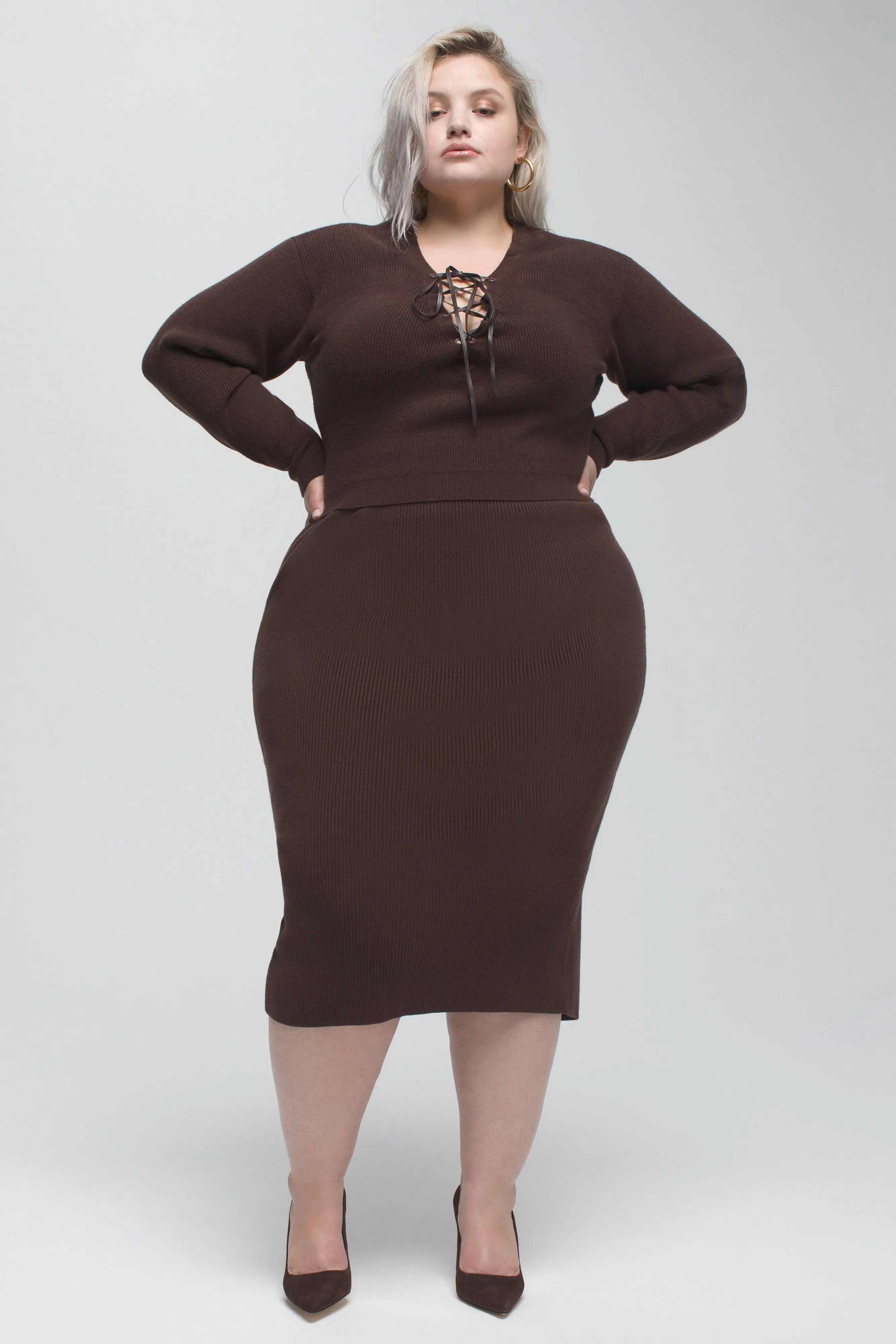 LACE UP SWEATER | CHOCOLATE003