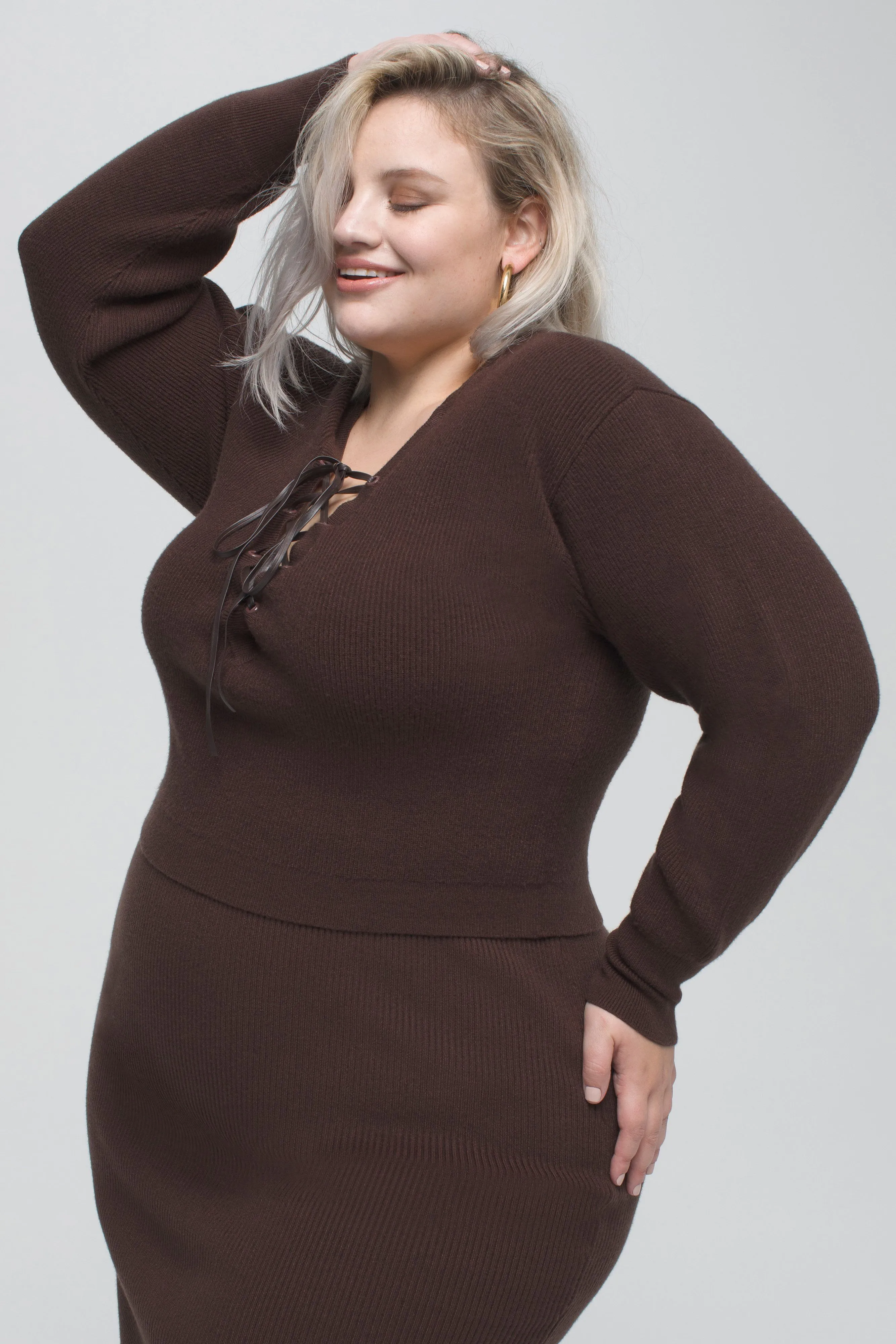 LACE UP SWEATER | CHOCOLATE003