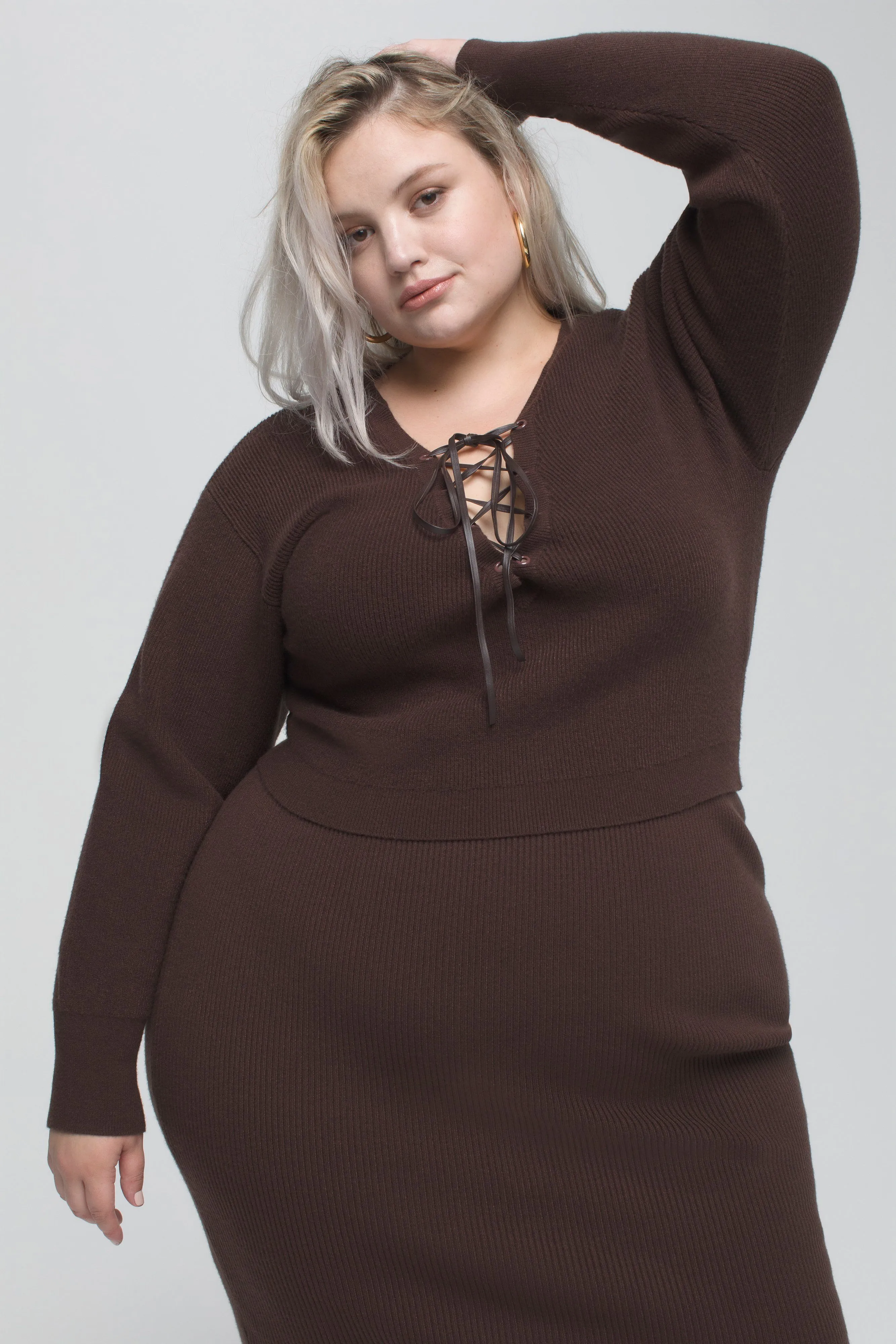 LACE UP SWEATER | CHOCOLATE003