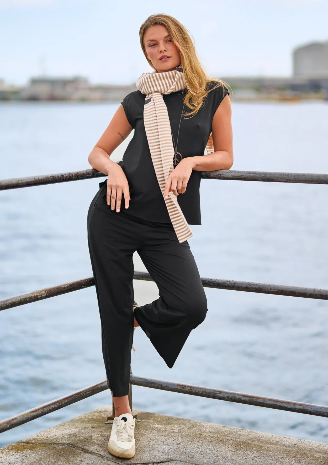 TRIANGLE SCARF - 4051 - STRIPES C&O