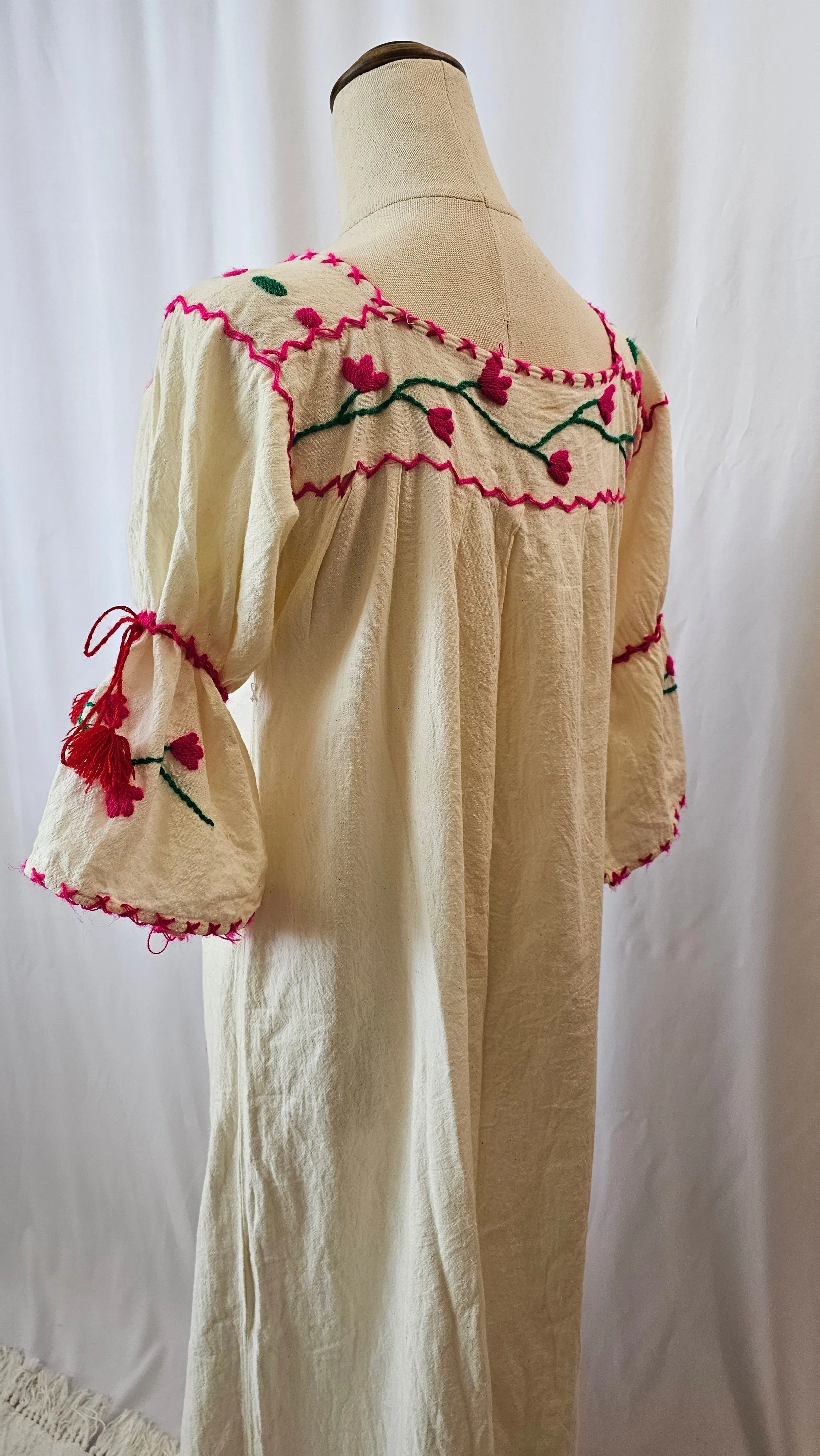 VINTAGE MEXICAN COTTON EMBROIDEERED DRESS M