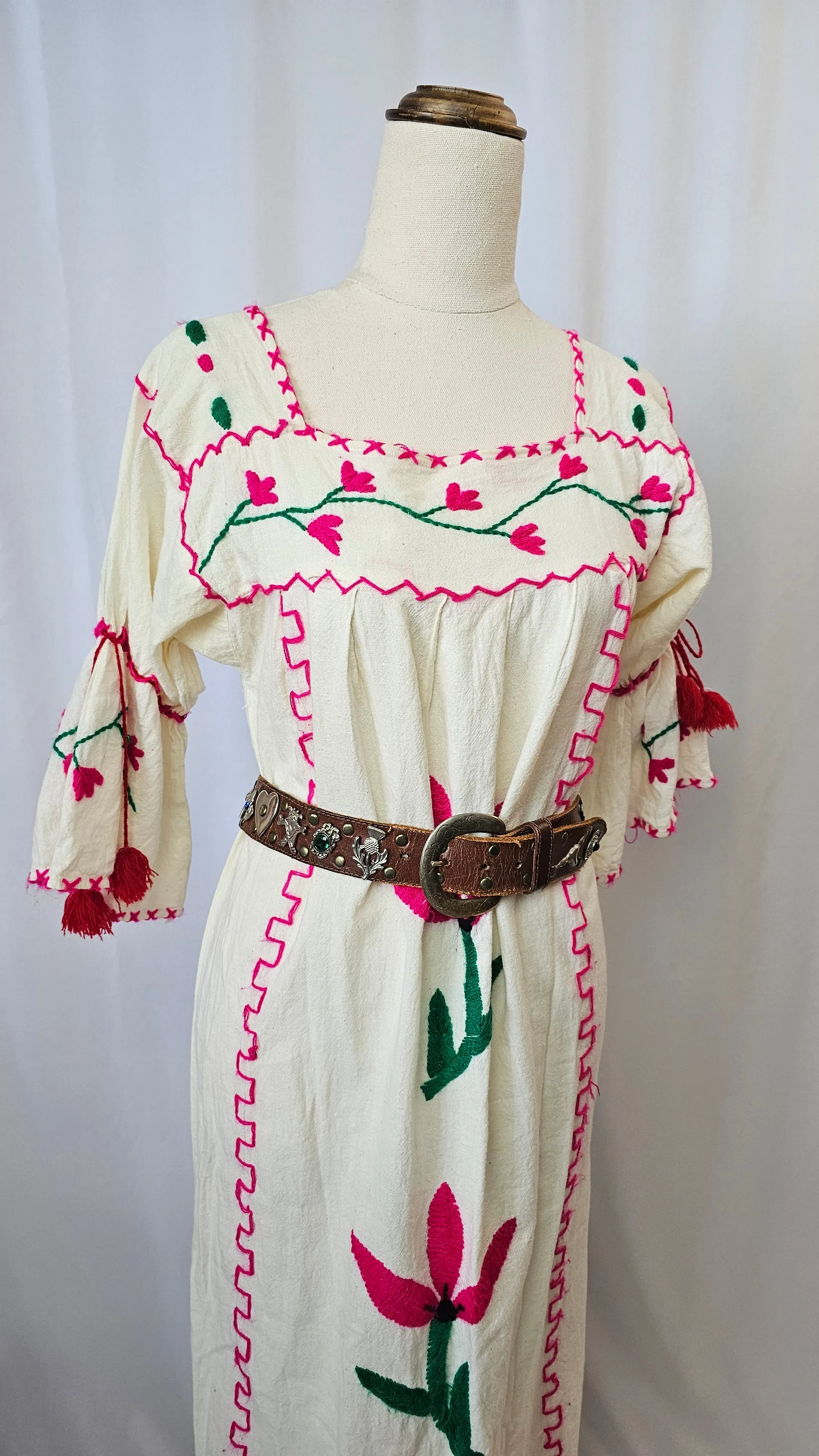 VINTAGE MEXICAN COTTON EMBROIDEERED DRESS M
